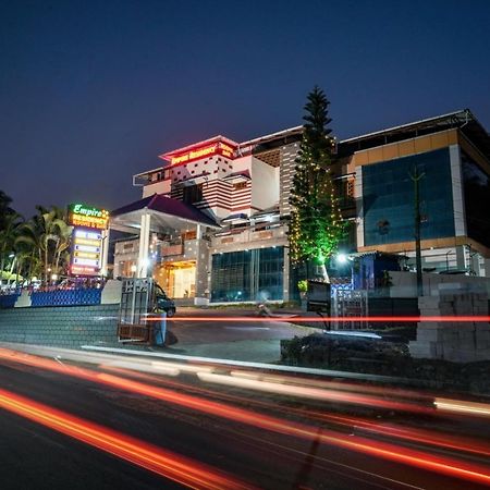 Empire Residency Hotell Tiruvalla Eksteriør bilde