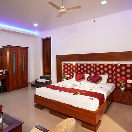 Empire Residency Hotell Tiruvalla Eksteriør bilde