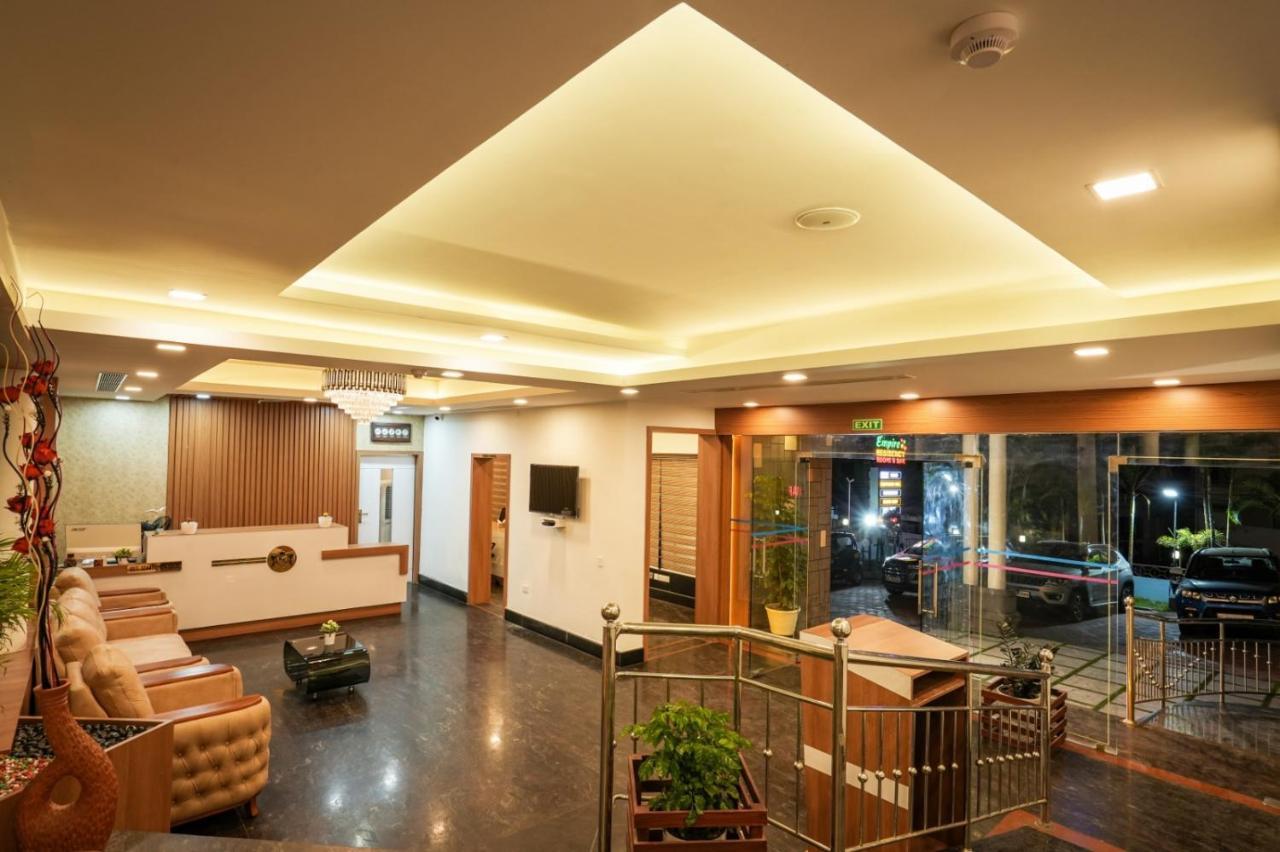 Empire Residency Hotell Tiruvalla Eksteriør bilde