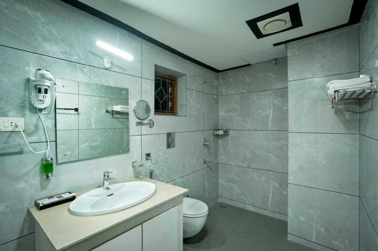Empire Residency Hotell Tiruvalla Eksteriør bilde