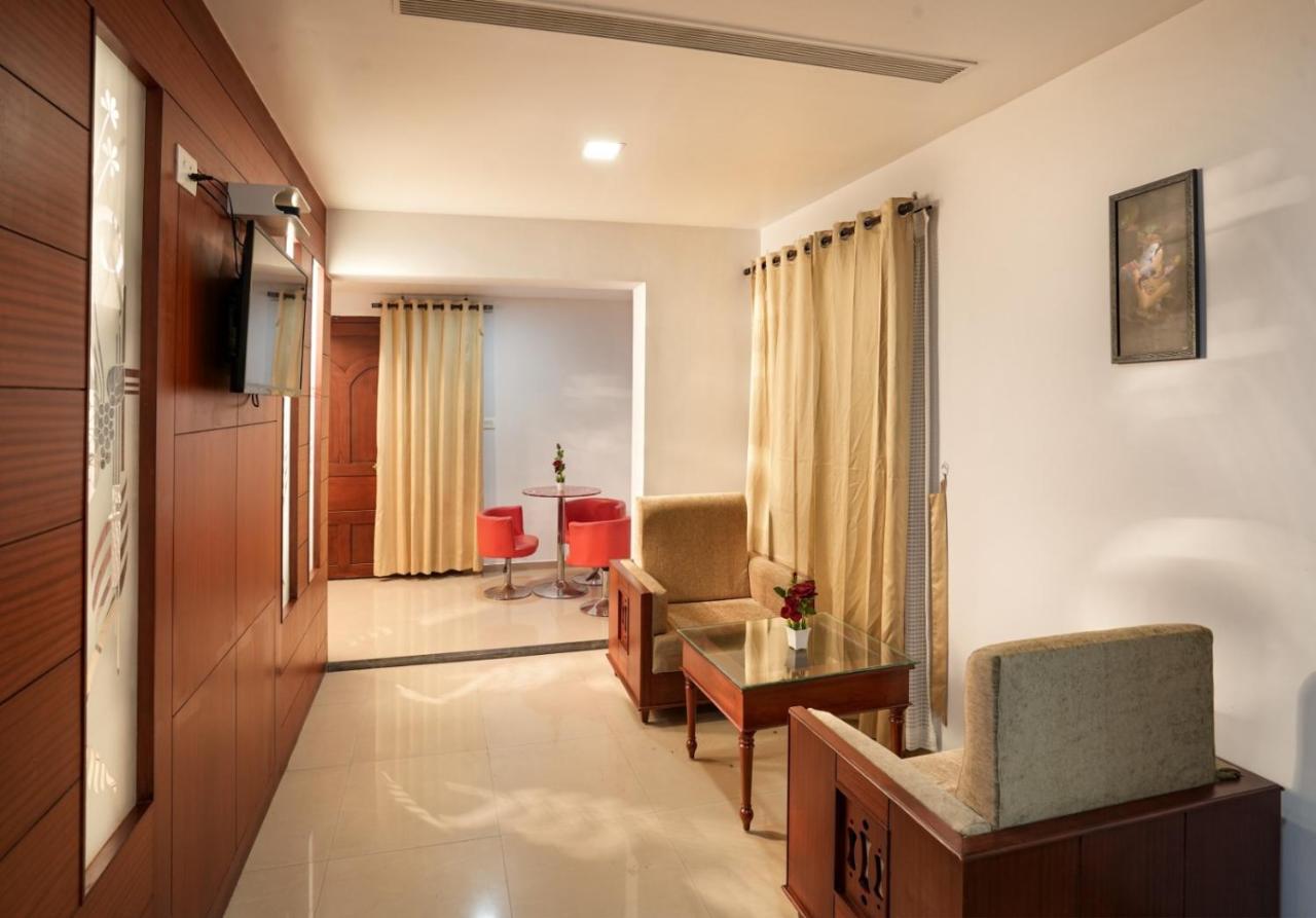 Empire Residency Hotell Tiruvalla Eksteriør bilde
