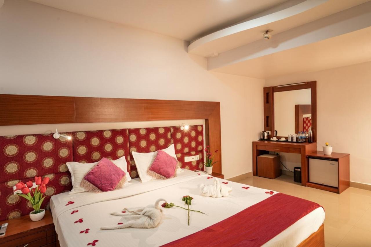 Empire Residency Hotell Tiruvalla Eksteriør bilde