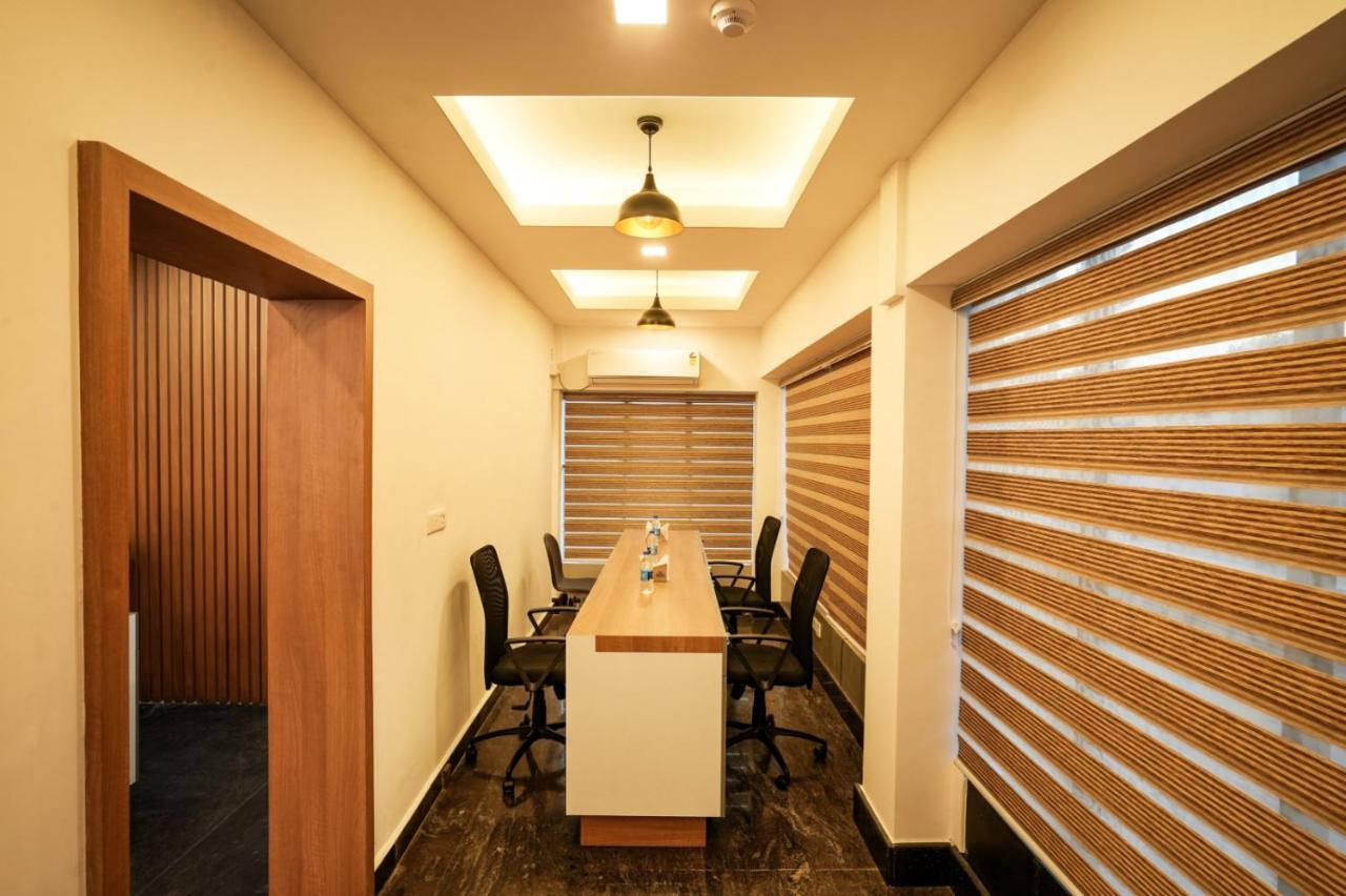 Empire Residency Hotell Tiruvalla Eksteriør bilde