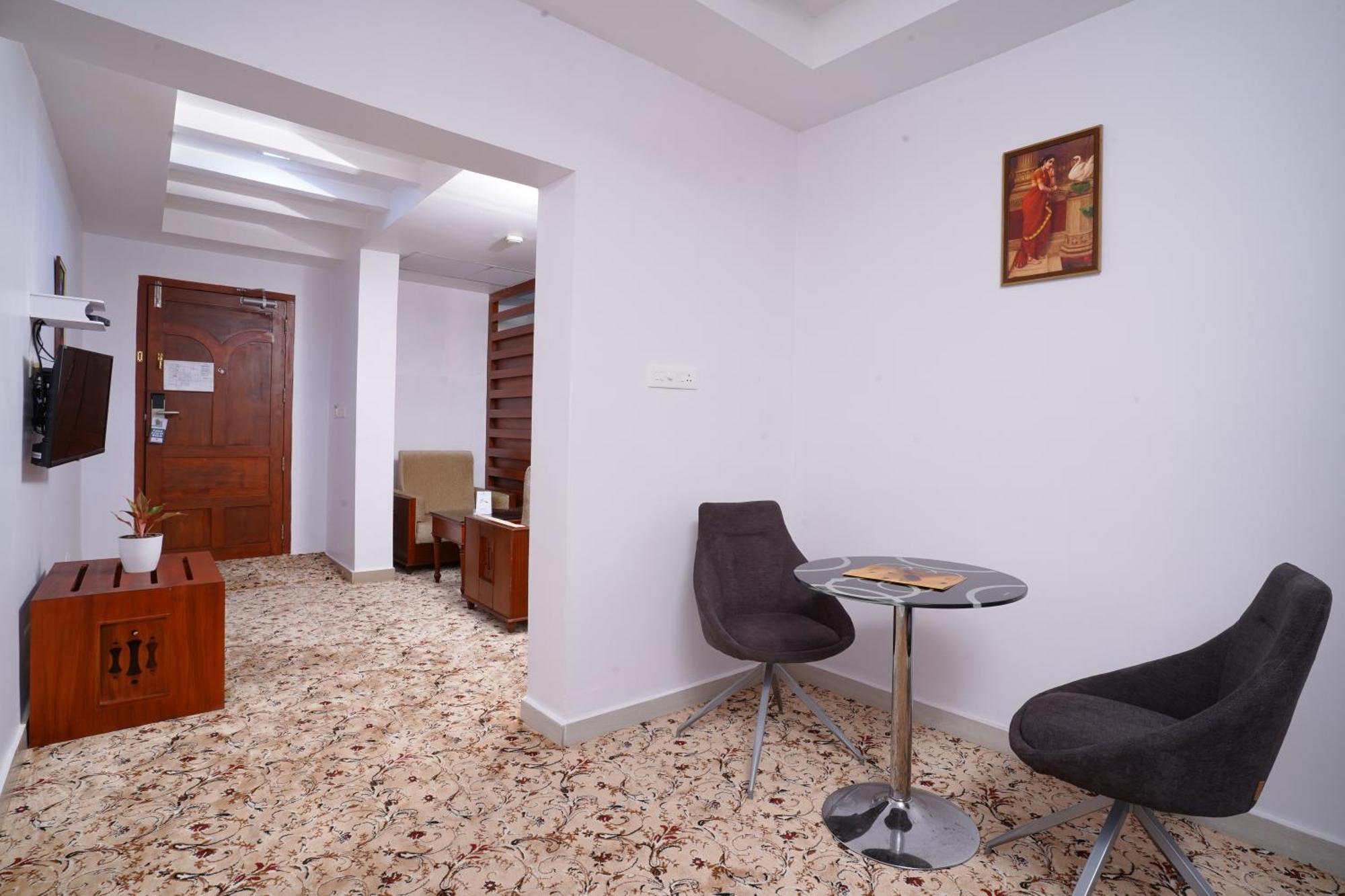 Empire Residency Hotell Tiruvalla Eksteriør bilde