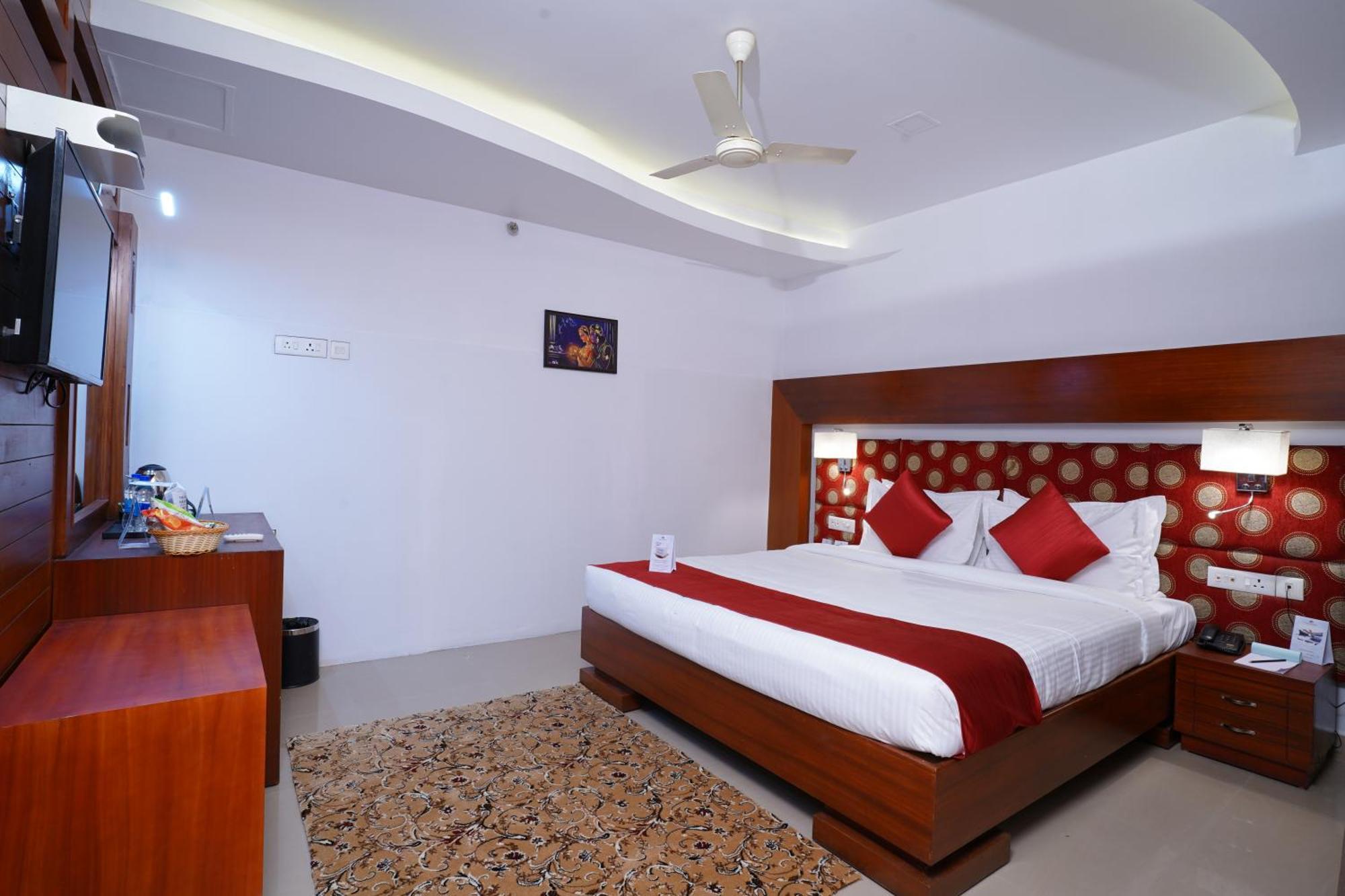 Empire Residency Hotell Tiruvalla Eksteriør bilde